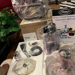 GINNY’S 10-IN-1 FOOD PROCESSOR WITH FULL INSTRUCTION MANUAL, NEW BOXED ITEM !